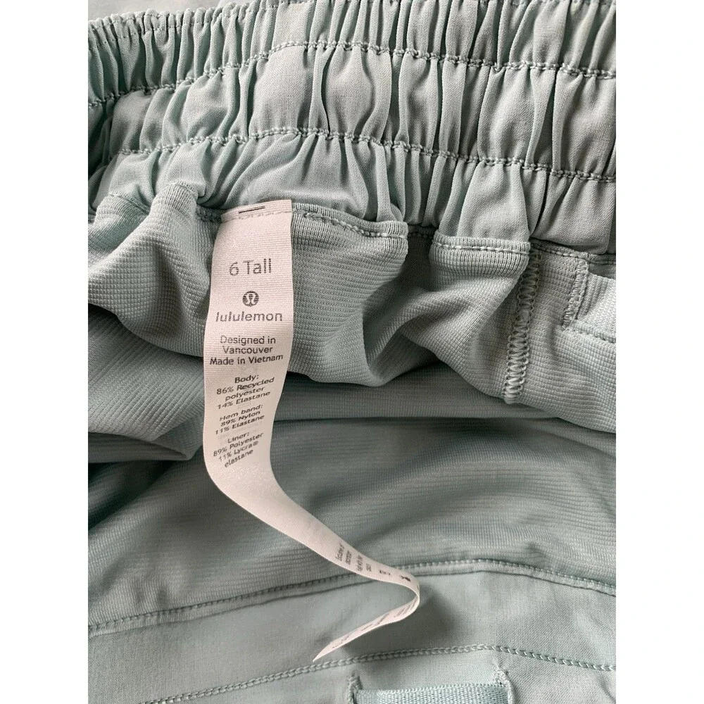 Lululemon Hotty Hot Low-Rise Lined Short 4” inseam Size 6